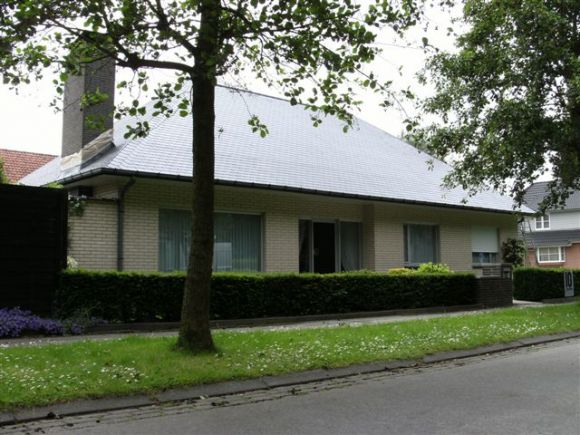 ontmossen, reinigen, herschilderen en onderhoud van daken (project 5 / na)